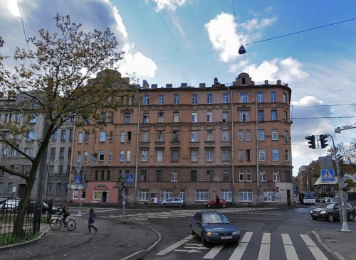 Дореволюционный дом в Санкт-Петербурге много лет заливало по вине ЖЭКа