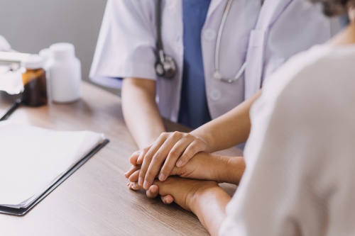 Вышла из дома – сломала руку. Жительница Липецка дважды судилась с ТСЖ и оба раза выиграла Вышла из дома – сломала руку. Жительница Липецка дважды судилась с ТСЖ и оба раза выиграла