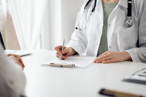 В Томске одинокая пенсионерка с онкологией получила от чиновников 30 000 рублей на лечение В Томске одинокая пенсионерка с онкологией получила от чиновников 30 000 рублей на лечение