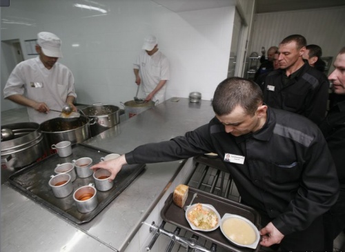ФСИН на четверть сократит финансирование питания заключенных