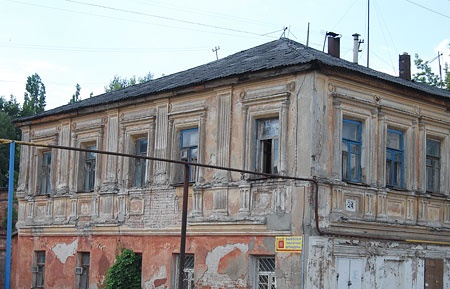 аварийный дом. обслуживание аварийных домов. йошкар ола рябинина 26 аварийный дом. сносят дом. дом в аварийном состоянии.