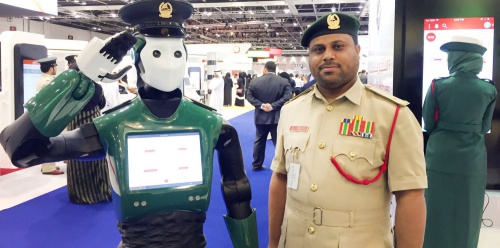 Первые в мире роботы-полицейские начнут работать в Дубае
