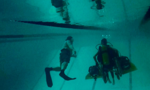 Российский парапутешественник изобрел подводную коляску для инвалидов