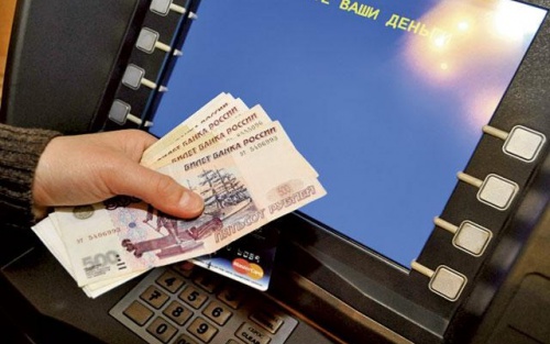 В Тверской области работница соцзащиты похитила с банковской карты пенсионерки 100 тысяч рублей