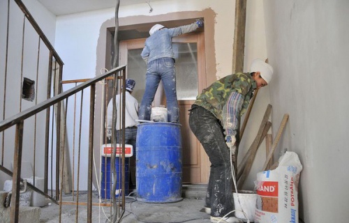 Центр справедливости заставил коммунальщиков Нижнего Тагила отремонтировать подъезды дома