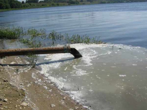 Калужские предприятия загрязняли реку Оку