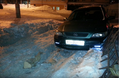 Из-за каникул коммунальщиков Североморск утопает в снегу
