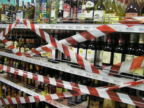 В магазине Спас-Деменского района торговали просроченным алкоголем