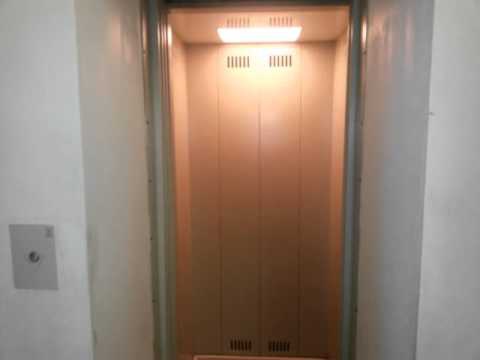 В московской поликлинике, где посетителю сломало лифтом обе ноги, отказались от комментариев
