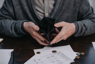На Камчатке приставы оставили тяжелобольного пенсионера без средств к существованию На Камчатке приставы оставили тяжелобольного пенсионера без средств к существованию