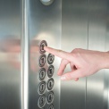 Жители томской десятиэтажки заставили ЖЭК вернуть 24 000 рублей за неработающие лифты