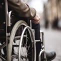 Инвалид из красноярской глубинки жил затворником из-за отсутствия коляски