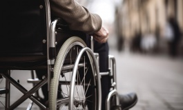 Инвалид из красноярской глубинки жил затворником из-за отсутствия коляски