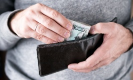 Тяжело с деньгами. Томские власти выделили пенсионерке с внуком 52 000 рублей на жизнь