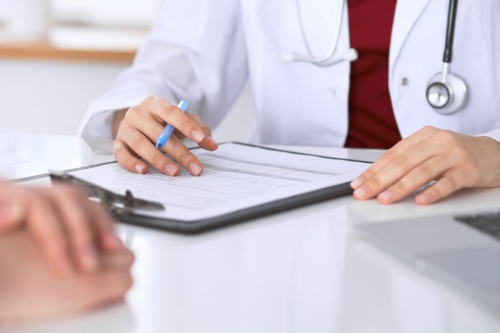 «Вам не положено!». В Ревде больница отказала тяжелобольному пенсионеру в направлении на МРТ «Вам не положено!». В Ревде больница отказала тяжелобольному пенсионеру в направлении на МРТ