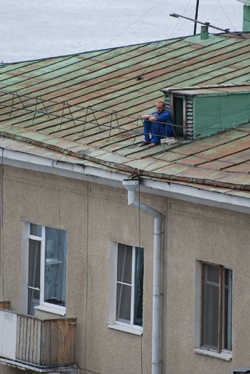 Помещение для домашних голубей обычно устраиваемое на крыше на чердаке дома