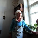 Слепая новосибирская пенсионерка борется с потопом в квартире