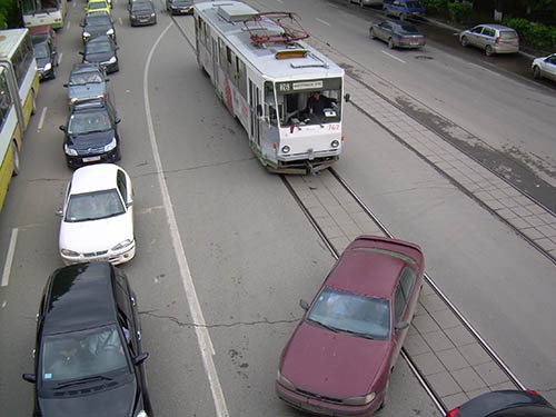 Пермские водители заплатят за аварии на трамвайных путях 2,7 млн рублей