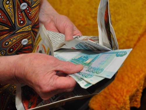 В Курской области пенсионерке обменяли деньги на купюры из банка приколов