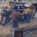 Появилось видео, как спецназ стаскивает Саакашвили с крыши дома