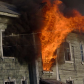 В Амурской области при сносе аварийного барака чуть не сгорел дом с людьми