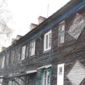 В Архангельске жилой дом сошел со свай