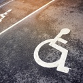 Парковка для инвалидов: как получить разрешение и льготное место во дворе