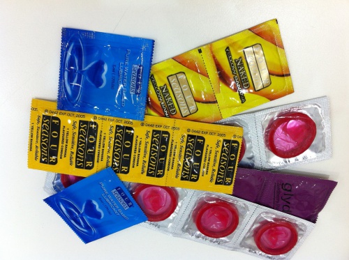 В Кузбассе судебные приставы изъяли три коробки презервативов в счет долга