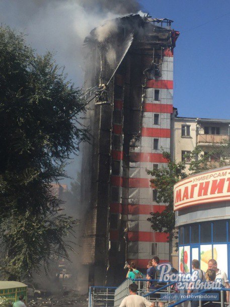 Пожар в Ростове-на-Дону охватил соседние здания Пожар в Ростове-на-Дону охватил соседние здания