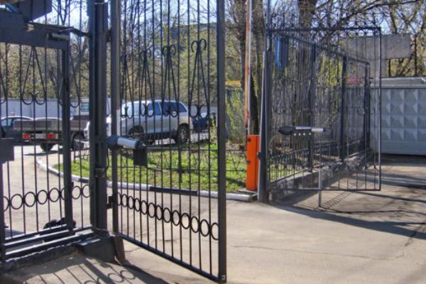 Удар по воротам. В центре Тулы мусоровоз устроил ДТП Удар по воротам. В центре Тулы мусоровоз устроил ДТП
