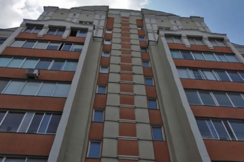Жильцы липецкой пятиэтажки жалуются на «невыносимое зловоние»
