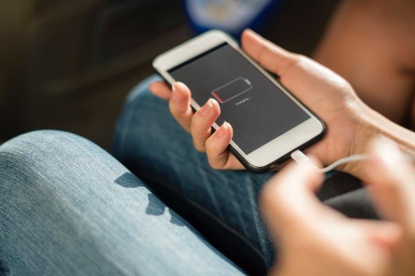 В Новосибирске судебные приставы отговорили должника покупать iPhone X В Новосибирске судебные приставы отговорили должника покупать iPhone X