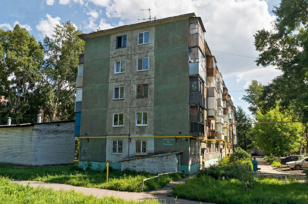Пять лет барнаульский ЖЭК не ремонтировал межпанельные швы в пятиэтажке Пять лет барнаульский ЖЭК не ремонтировал межпанельные швы в пятиэтажке