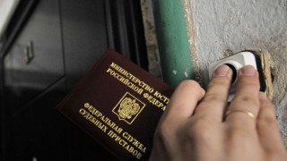 В Магадане судебные приставы списали с карты мужчины всю пенсию В Магадане судебные приставы списали с карты мужчины всю пенсию