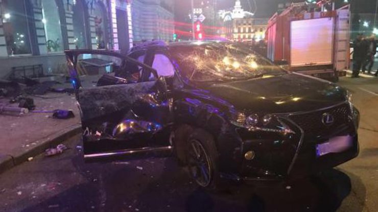 Видео: наезд внедорожника Lexus и смерть пяти пешеходов в Харькове Видео: наезд внедорожника Lexus и смерть пяти пешеходов в Харькове