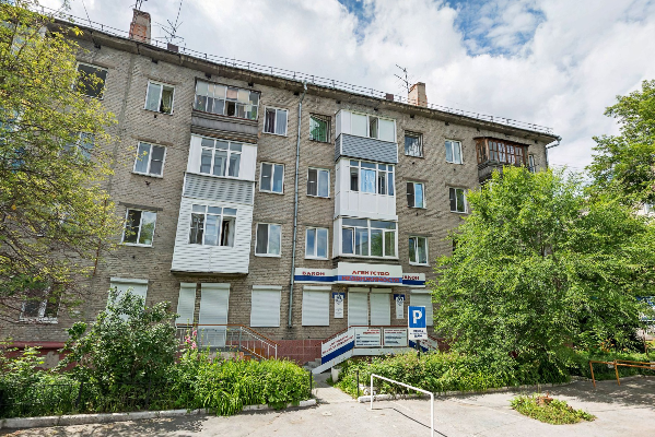 Тонули в грязи и мусоре. Полгода барнаульский ЖЭК не убирал придомовую территорию многоэтажки Тонули в грязи и мусоре. Полгода барнаульский ЖЭК не убирал придомовую территорию многоэтажки