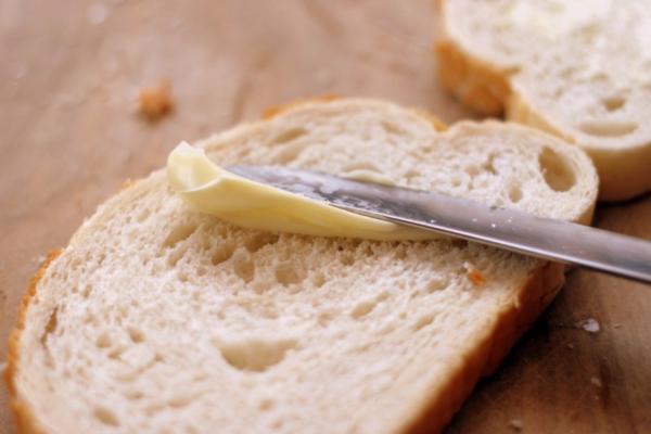 В Кузбассе детей целый год кормили некачественным сливочным маслом В Кузбассе детей целый год кормили некачественным сливочным маслом