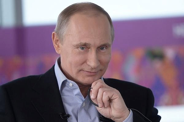 Владимир Путин чеканит мяч в новой рекламе Чемпионата мира по футболу Владимир Путин чеканит мяч в новой рекламе Чемпионата мира по футболу
